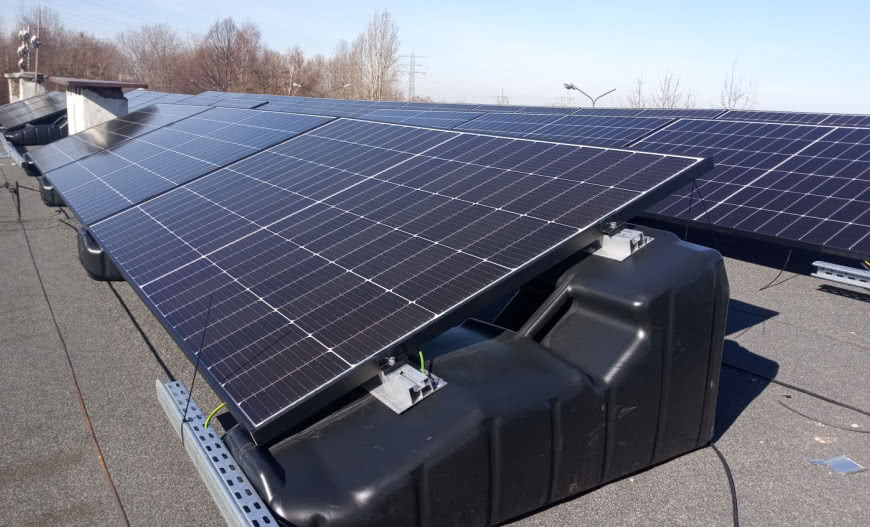 Lekki jak piórko, mocny jak beton. Oto nowy standard w montażu PV
